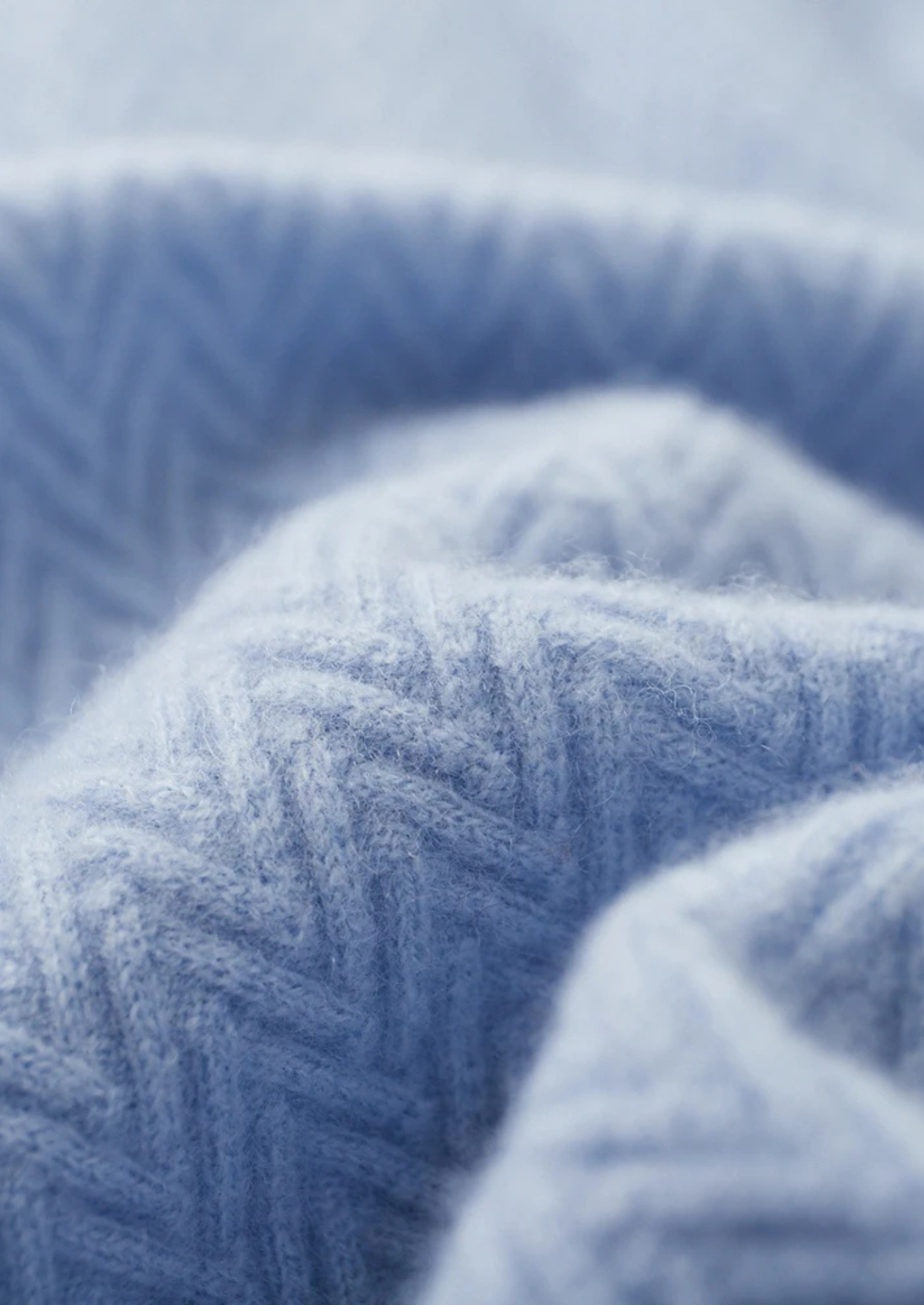 SECRET WEALTH | 100% CASHMERE ZIGZAG BUTTON SWEATER