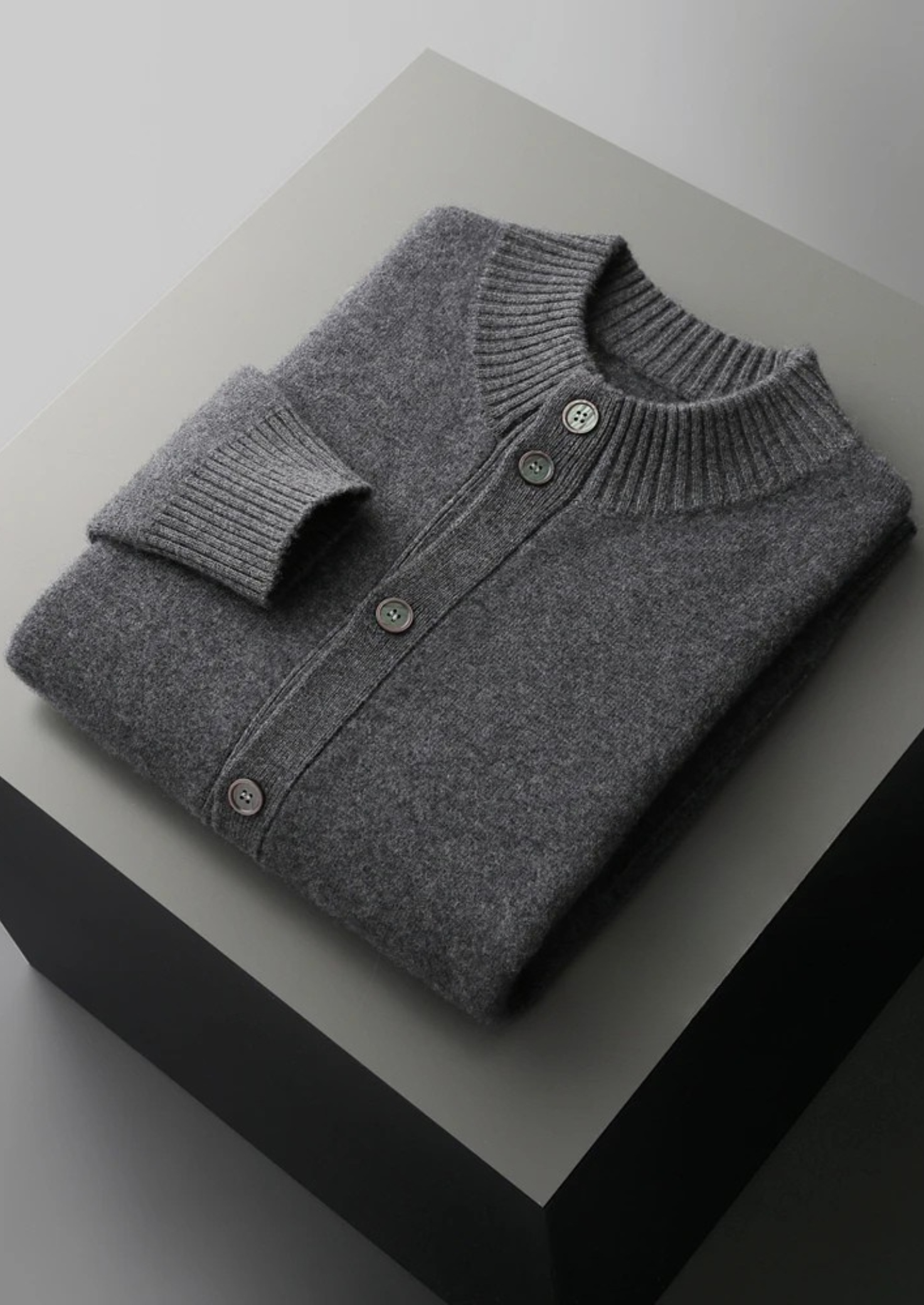 SECRET WEALTH | 100% CASHMERE BUTTON CARDIGAN