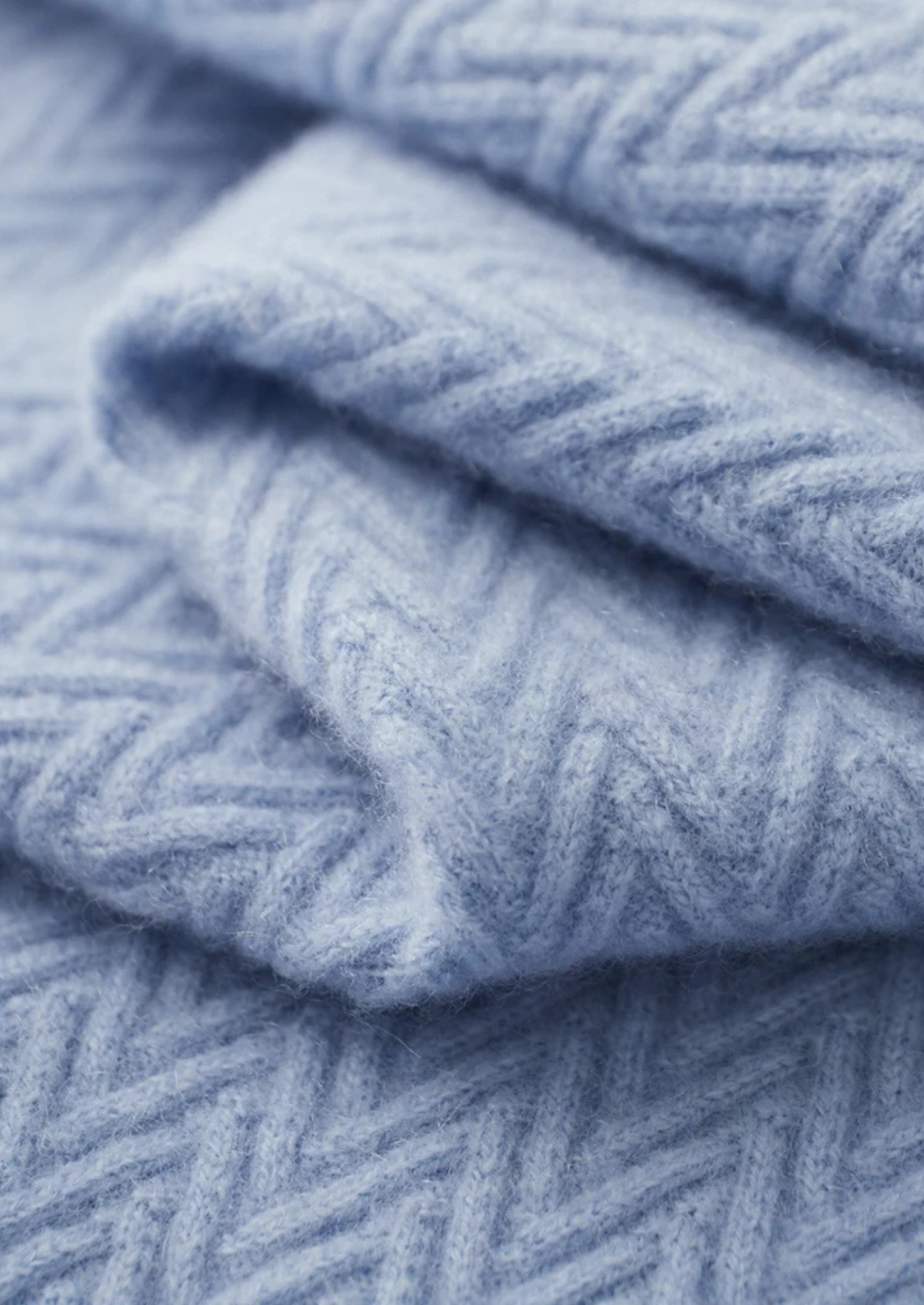 SECRET WEALTH | 100% CASHMERE ZIGZAG BUTTON SWEATER