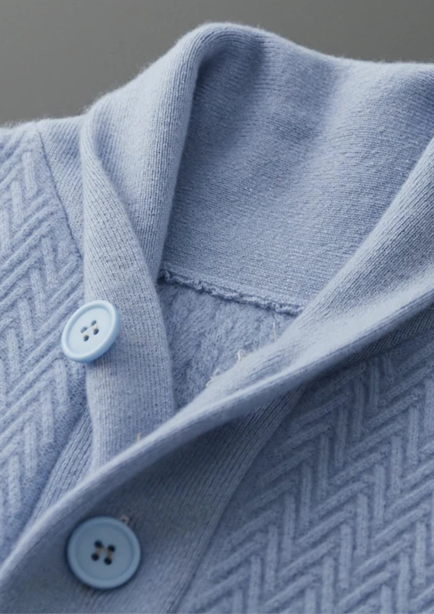SECRET WEALTH | 100% CASHMERE ZIGZAG BUTTON SWEATER
