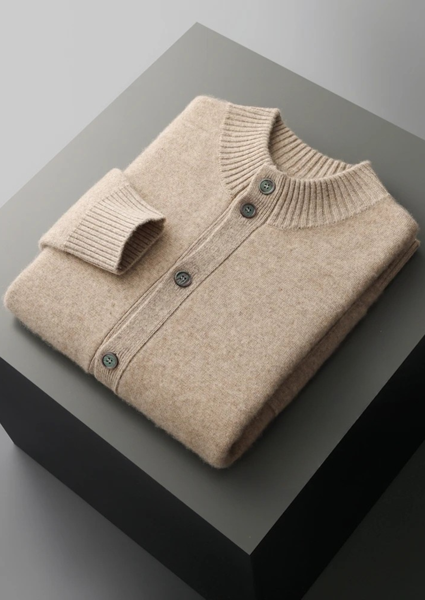 SECRET WEALTH | 100% CASHMERE BUTTON CARDIGAN