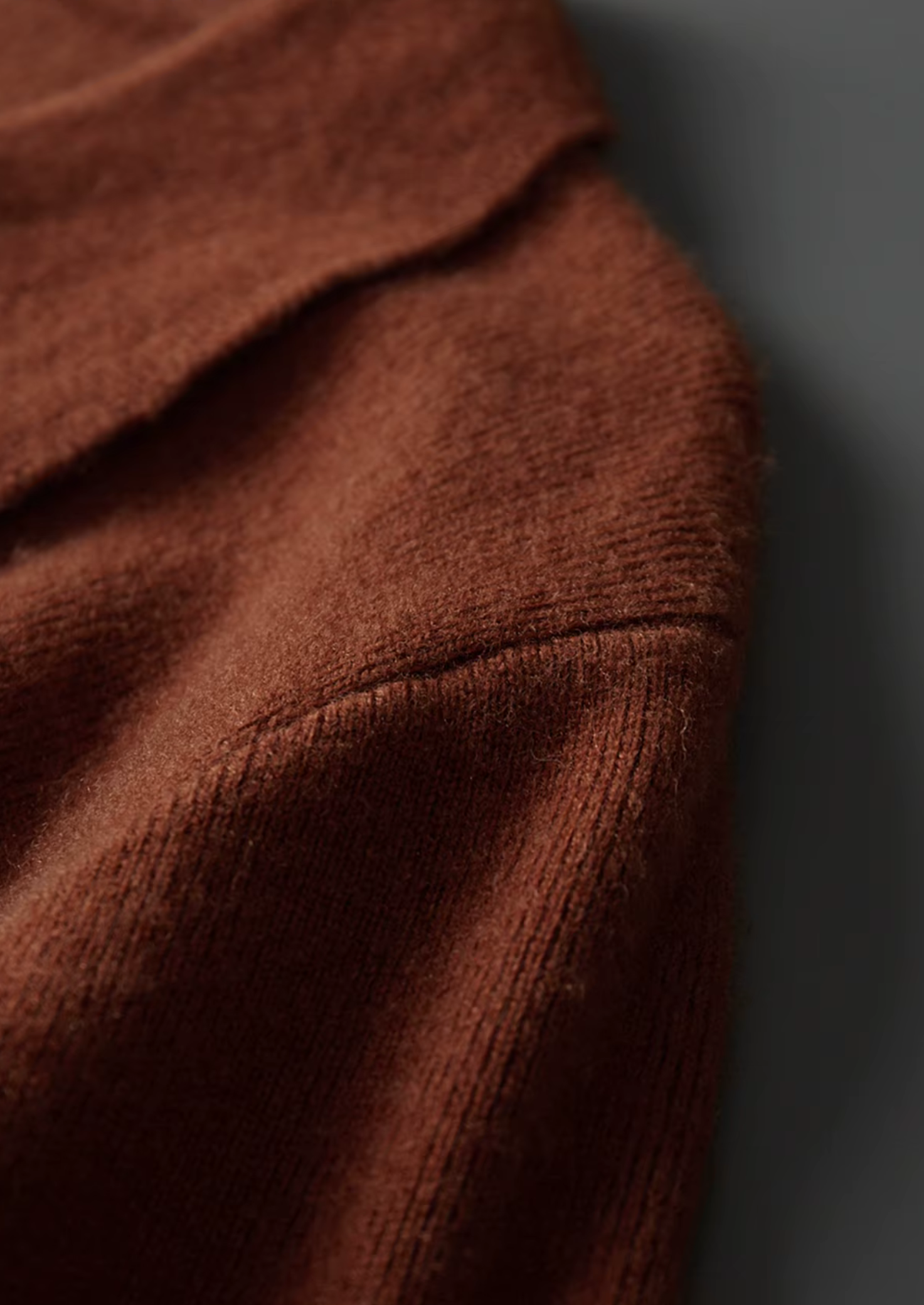 SECRET WEALTH | WOOL RIBBED BUTTONLESS POLO