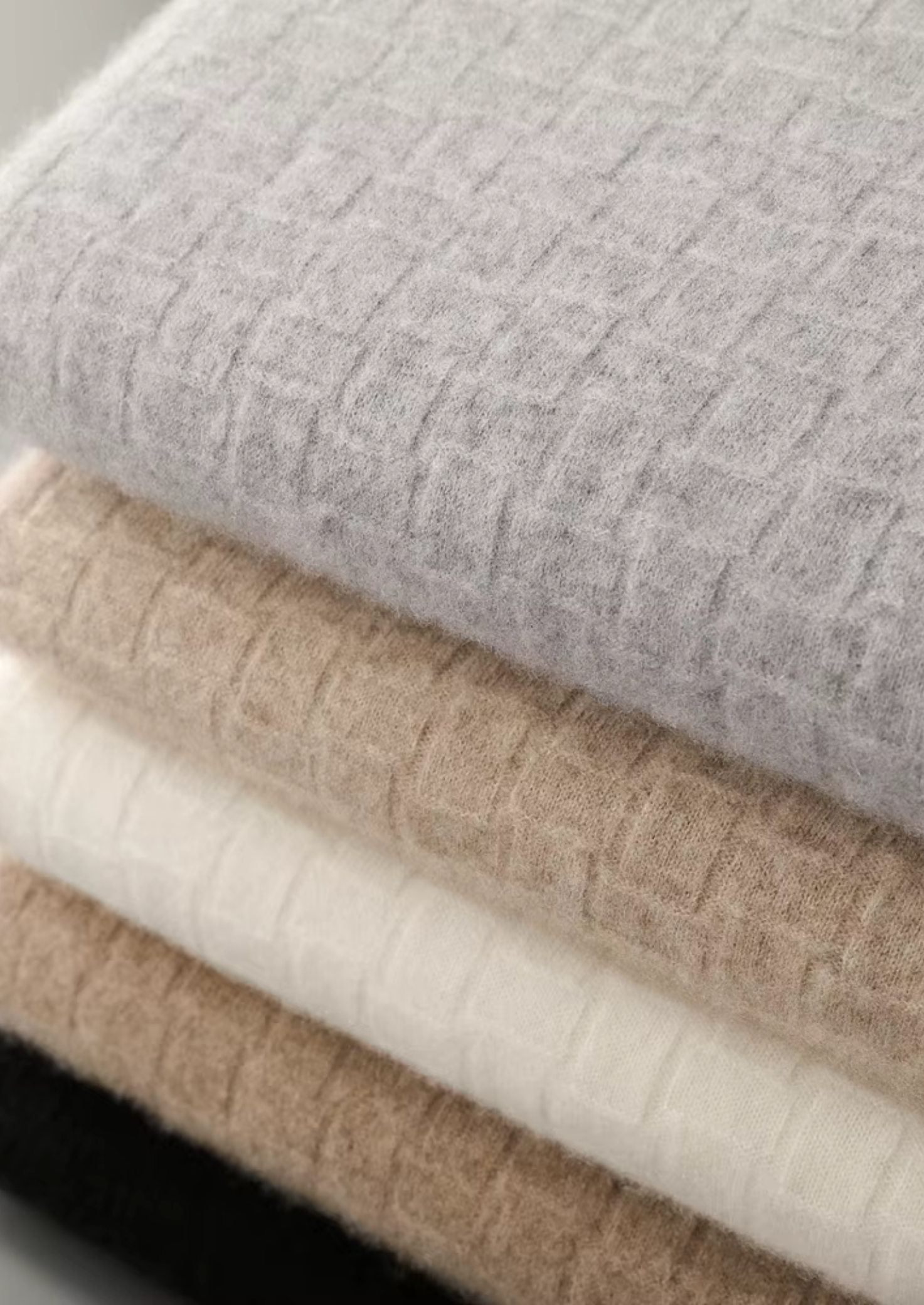 SECRET WEALTH | WOOL TEXTURED MOCKNECK