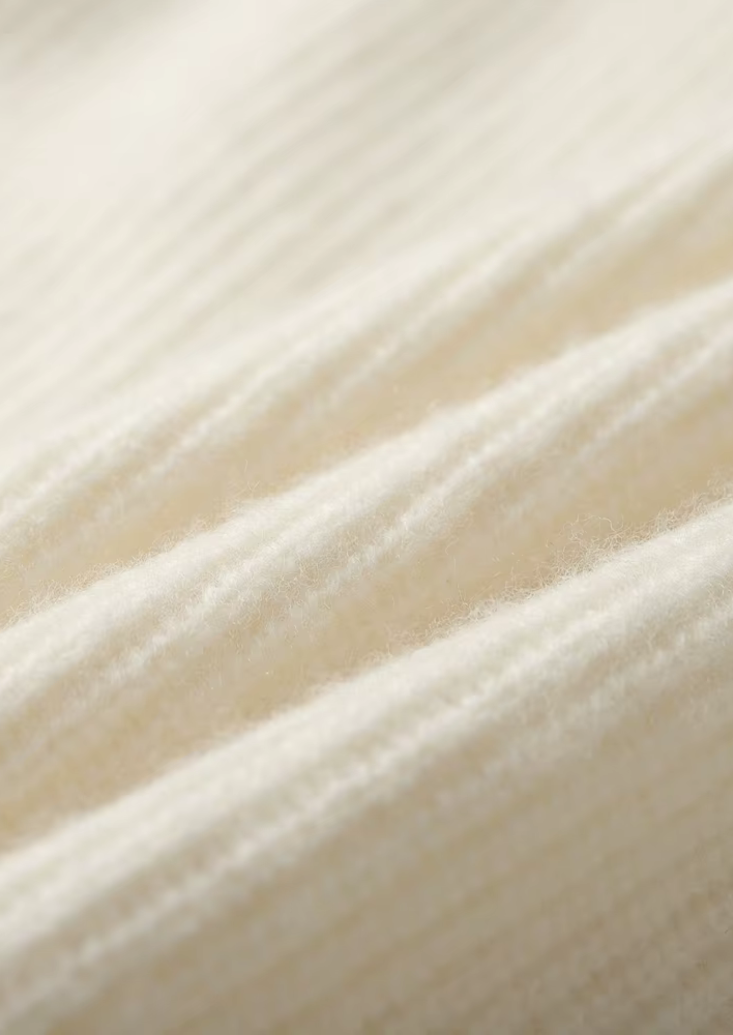 SECRET WEALTH | 100% CASHMERE RIBBED V-NECK SWEATER