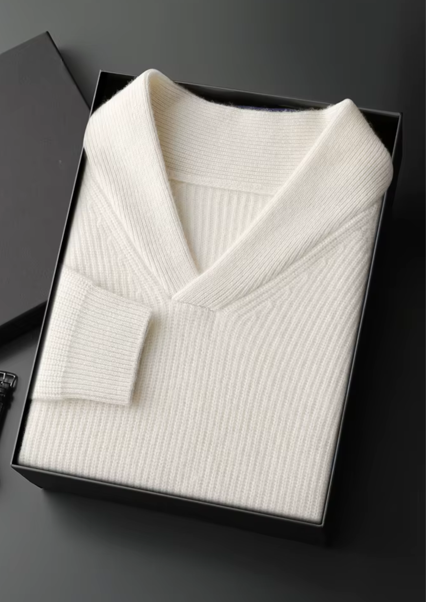 SECRET WEALTH | 100% CASHMERE RIBBED V-NECK SWEATER