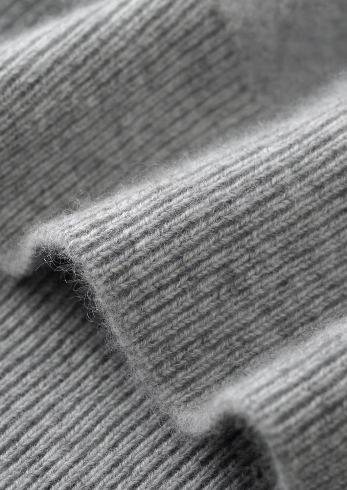 SECRET WEALTH | WOOL V-NECK CARDIGAN