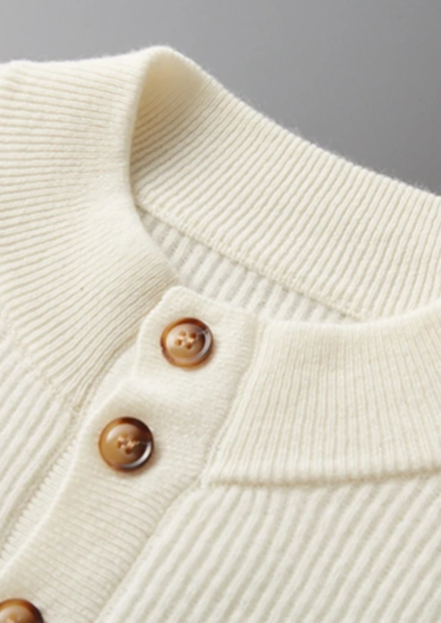 SECRET WEALTH | 100% CASHMERE BUTTON SWEATER