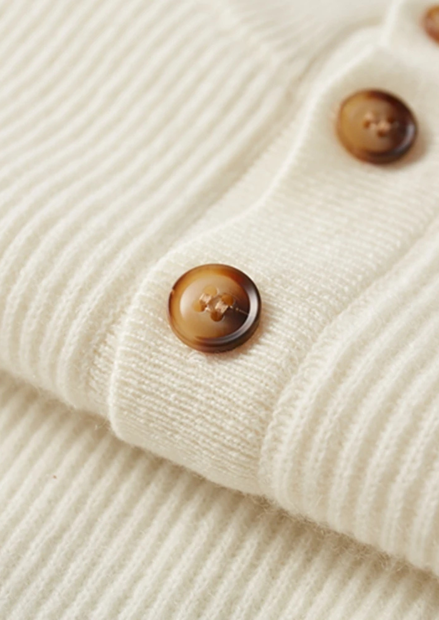 SECRET WEALTH | 100% CASHMERE BUTTON SWEATER