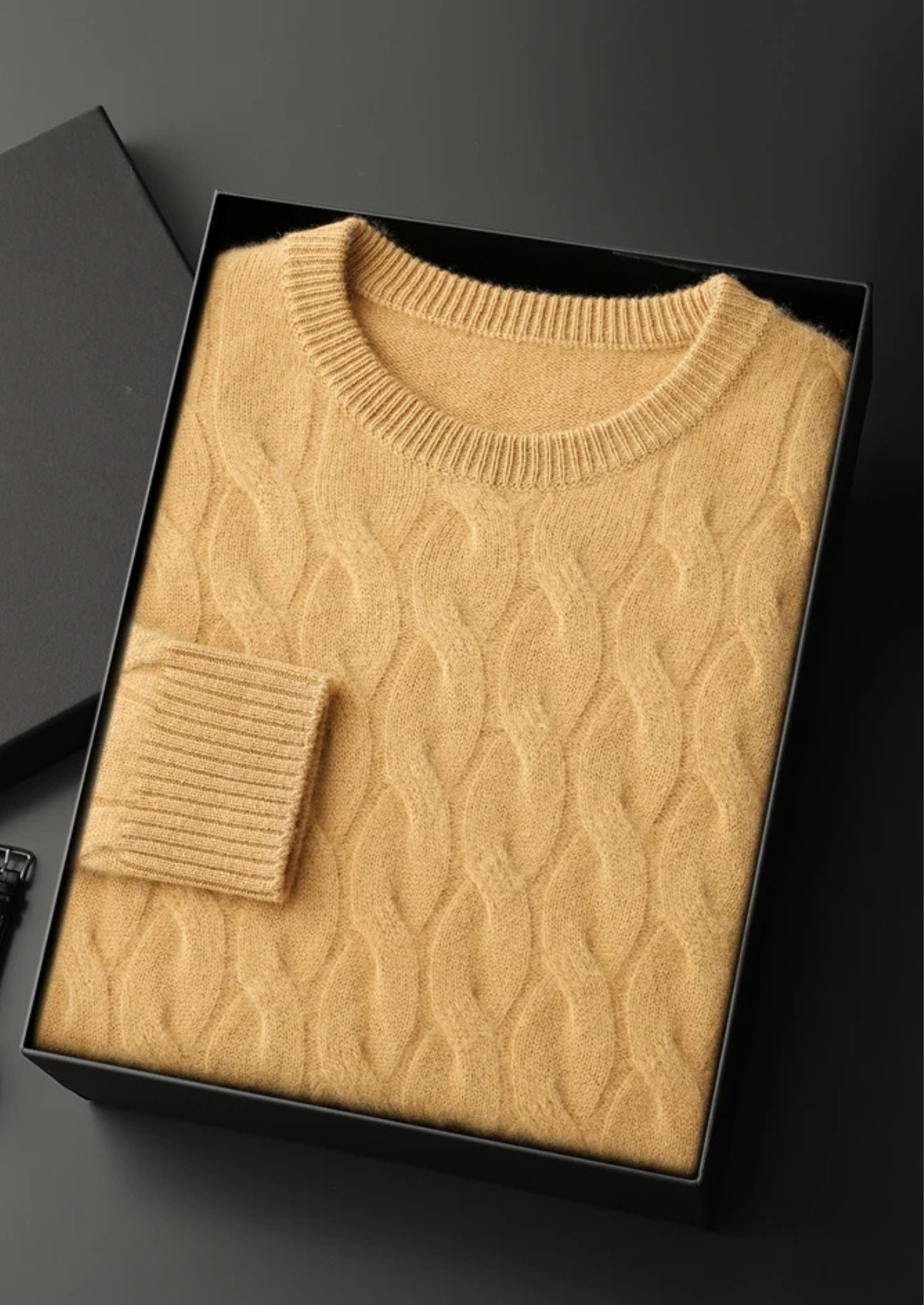 SECRET WEALTH | WOOL CABLE CREWNECK