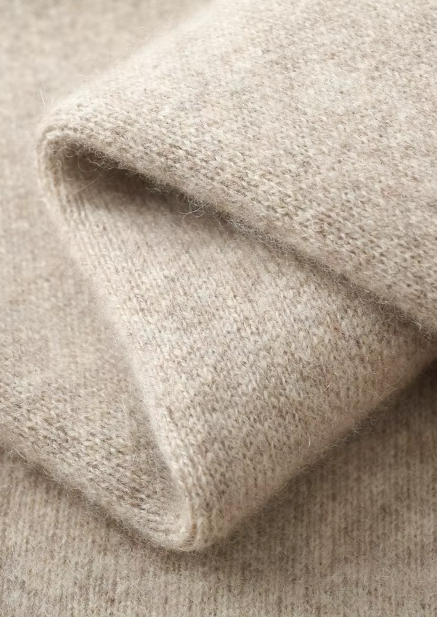 SECRET WEALTH | WOOL V-NECK CARDIGAN