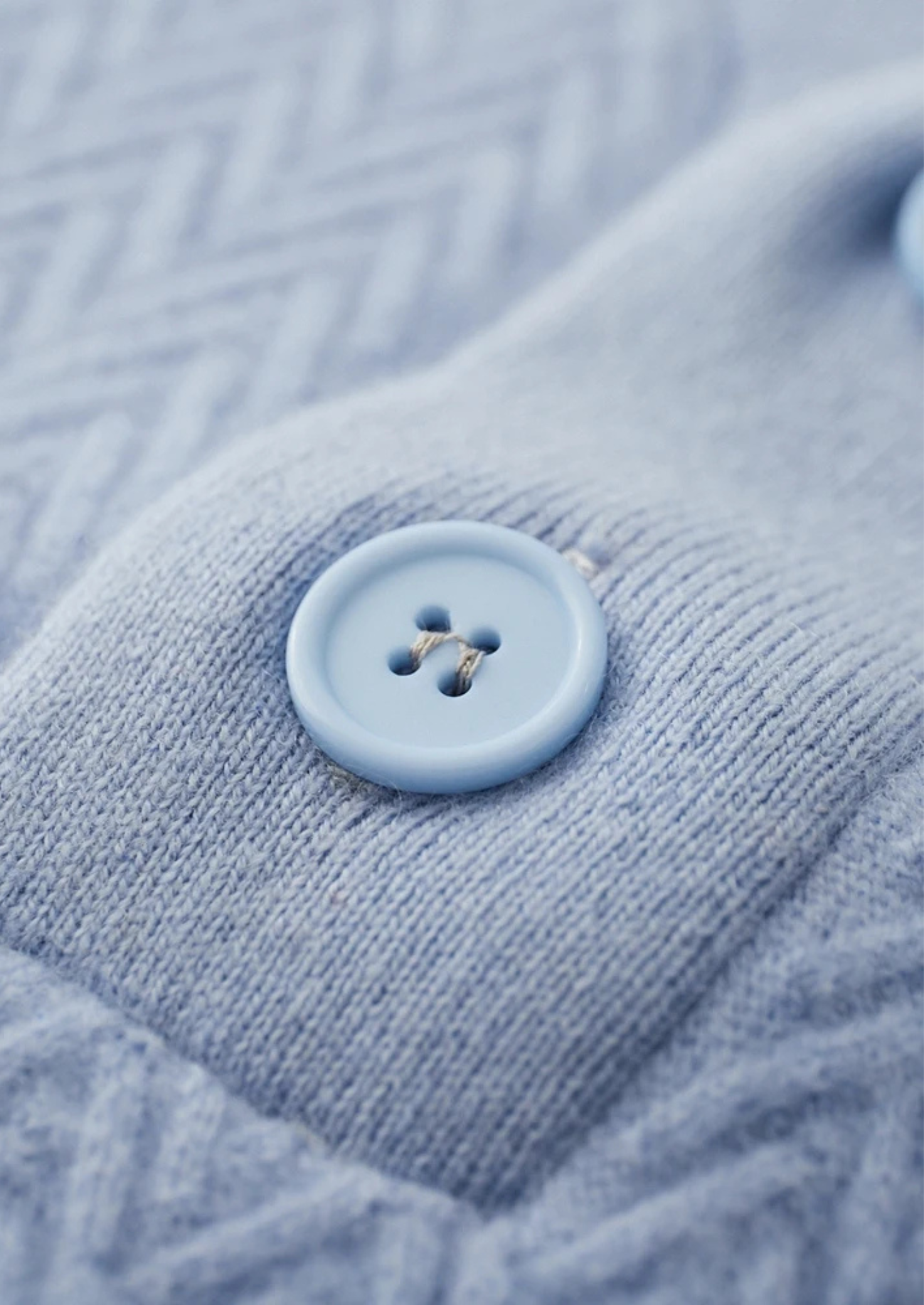 SECRET WEALTH | 100% CASHMERE ZIGZAG BUTTON SWEATER