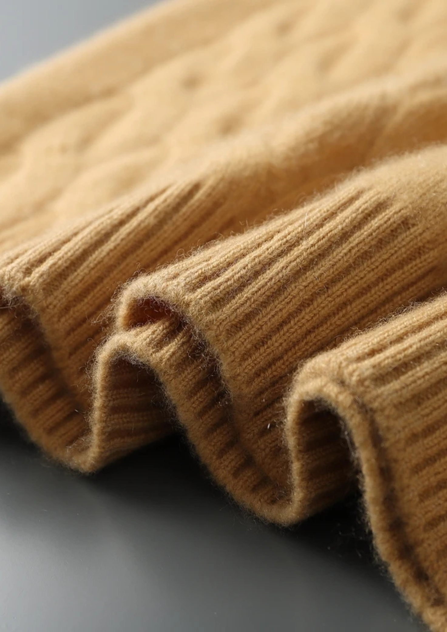 SECRET WEALTH | WOOL CABLE CREWNECK