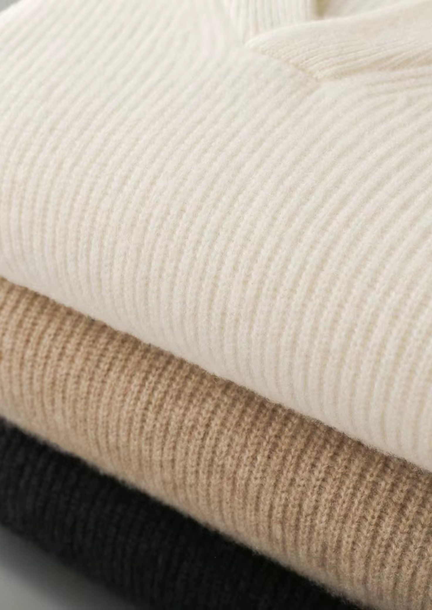 SECRET WEALTH | 100% CASHMERE RIBBED V-NECK SWEATER