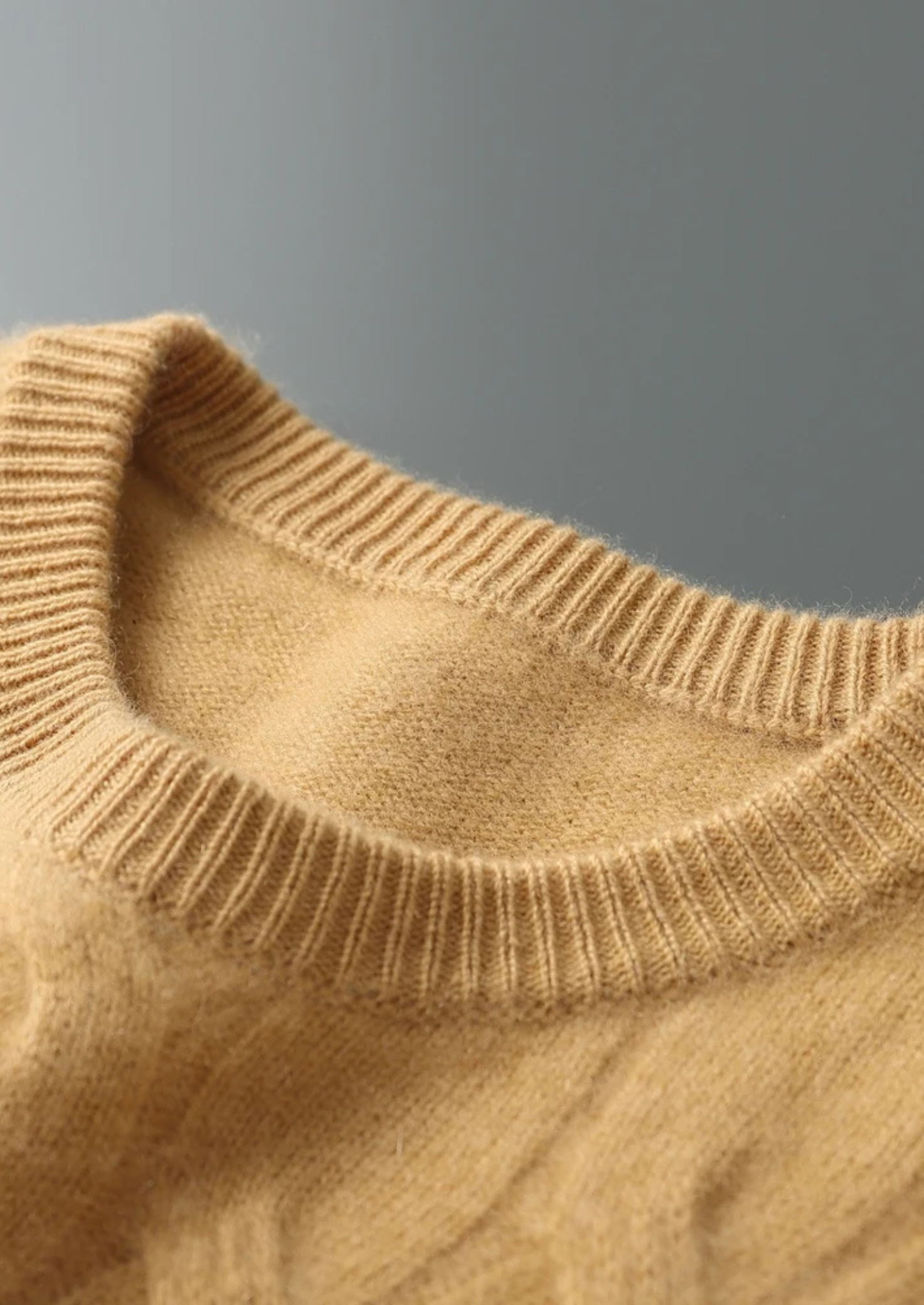 SECRET WEALTH | WOOL CABLE CREWNECK