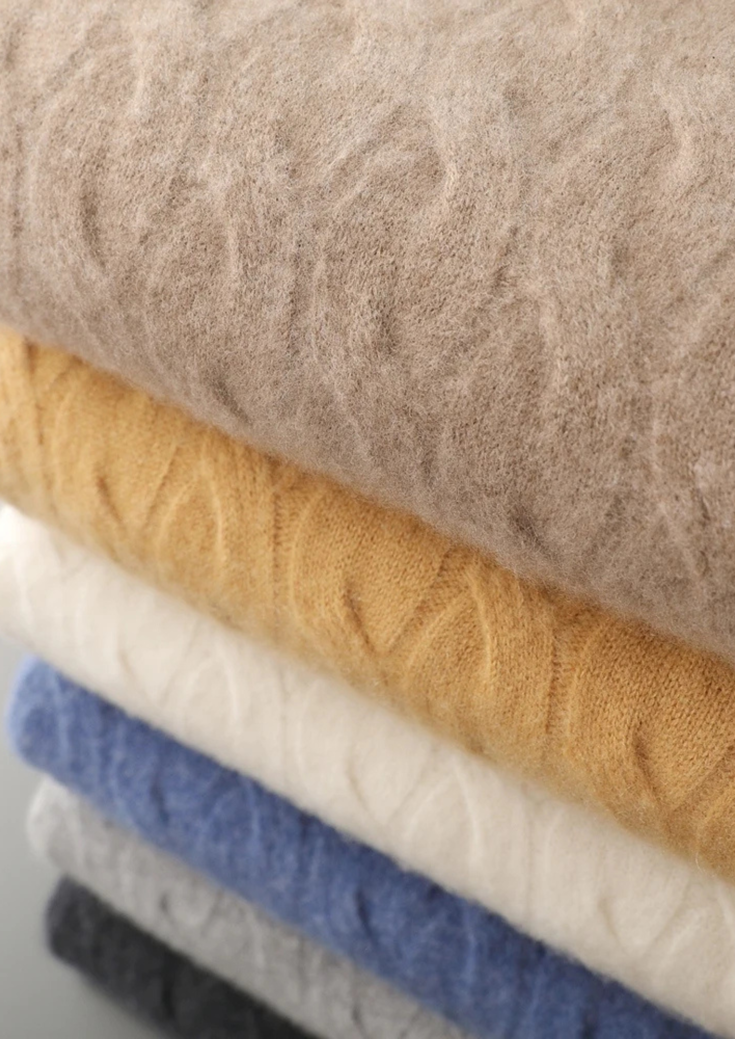 SECRET WEALTH | WOOL CABLE CREWNECK