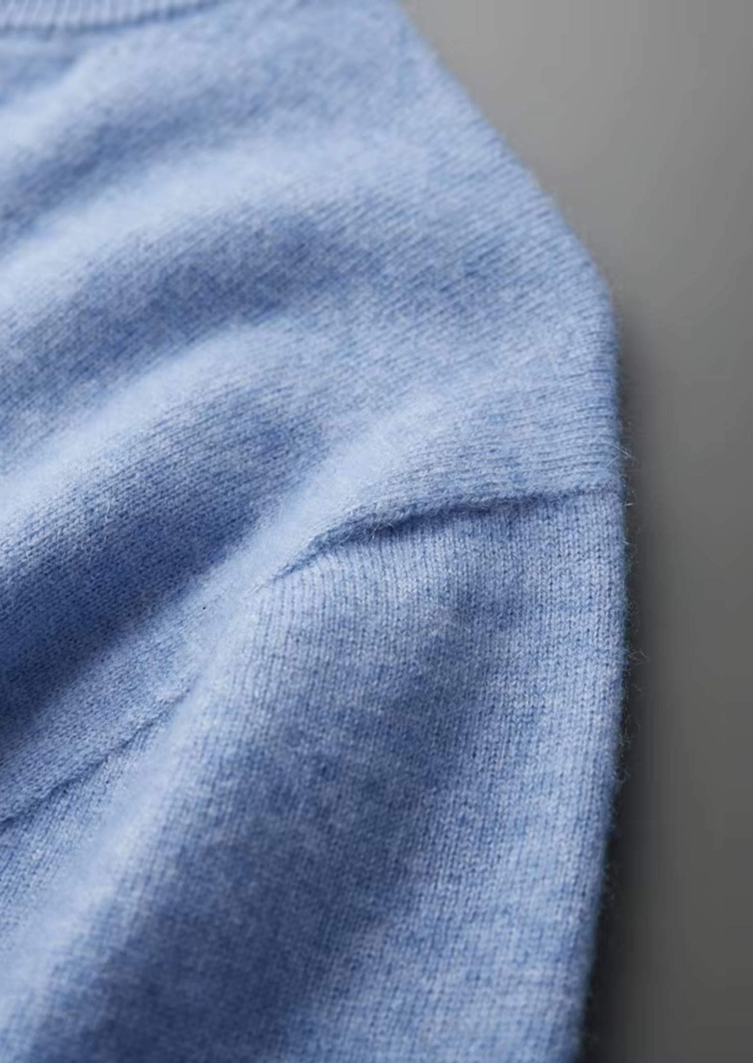 SECRET WEALTH | 100% CASHMERE MOCK NECK T-SHIRT