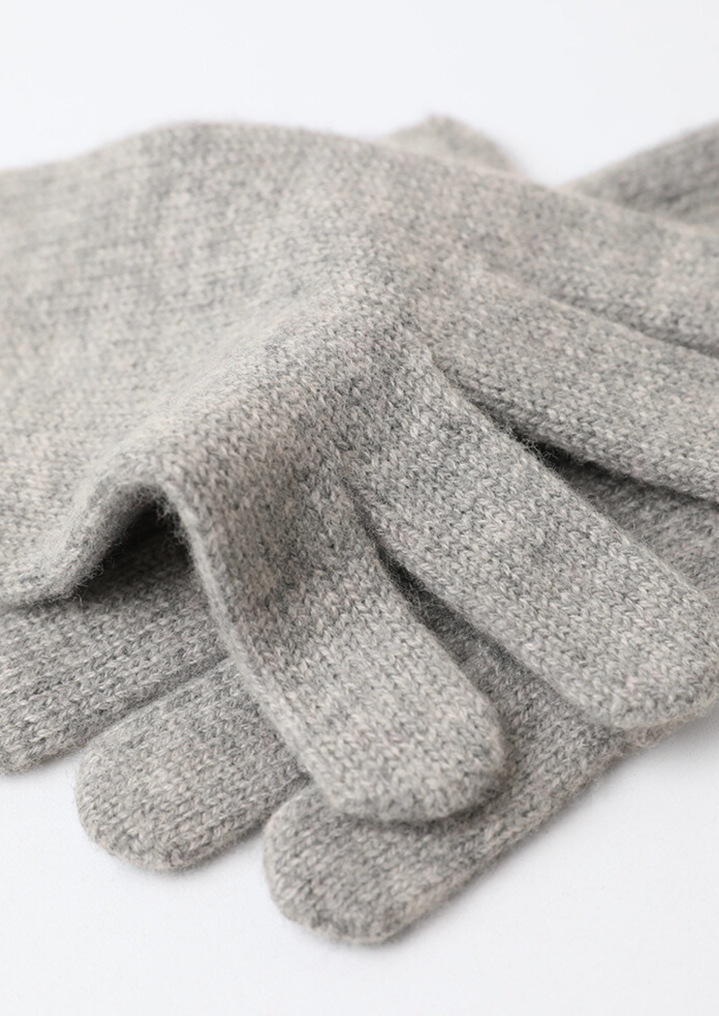 SECRET WEALTH | 100% CASHMERE WINTERTIME ESSENTIALS