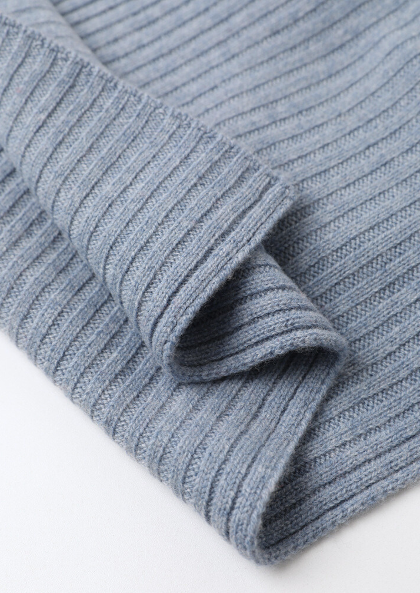 SECRET WEALTH | 100% CASHMERE WINTERTIME ESSENTIALS