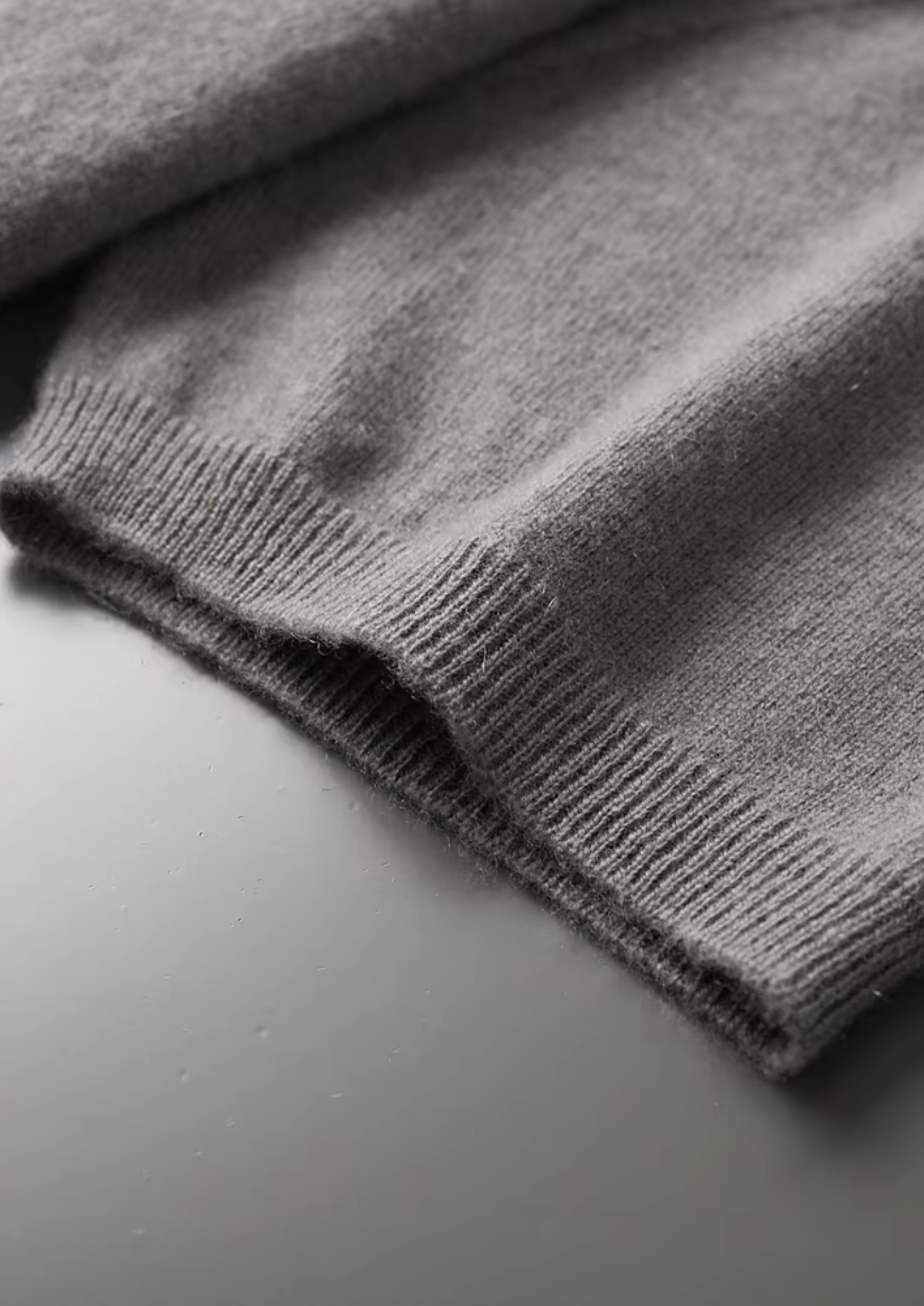 SECRET WEALTH | 100% CASHMERE MOCK NECK T-SHIRT