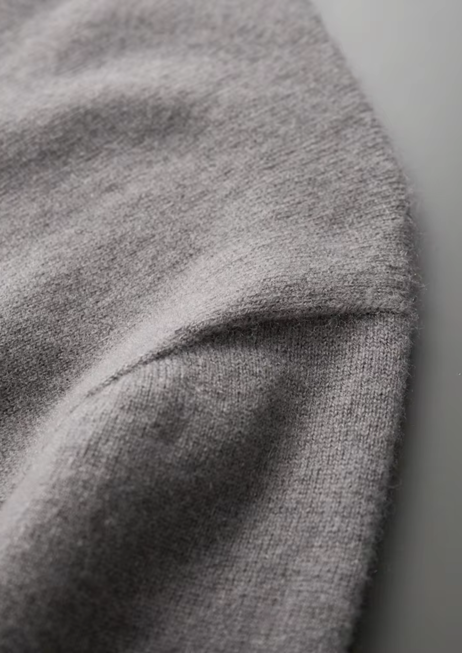 SECRET WEALTH | 100% CASHMERE MOCK NECK T-SHIRT