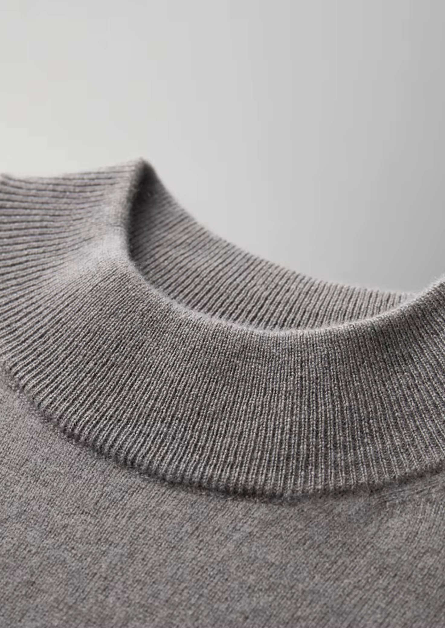 SECRET WEALTH | 100% CASHMERE MOCK NECK T-SHIRT