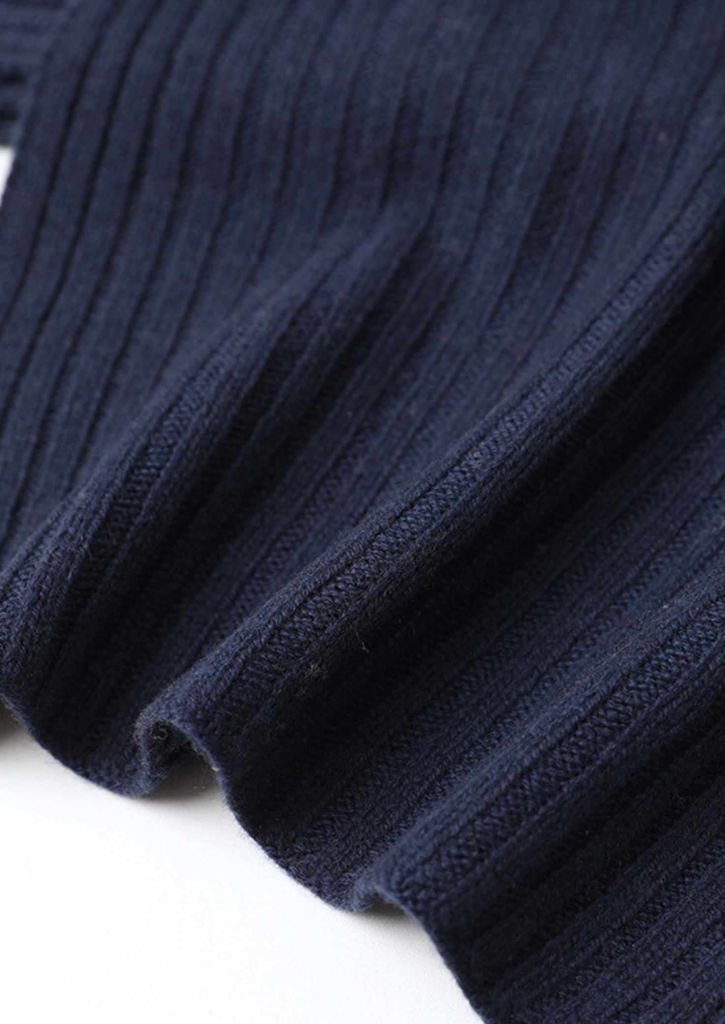SECRET WEALTH | 100% CASHMERE WINTERTIME ESSENTIALS